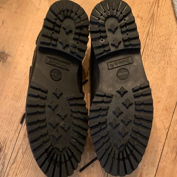 NWOT Supreme x Timberland Black Croc Embossed Leather 3 Eye Lug Handsewn Mens Buy Supreme x Timberland 3-Eye Classic Lug  main image 2